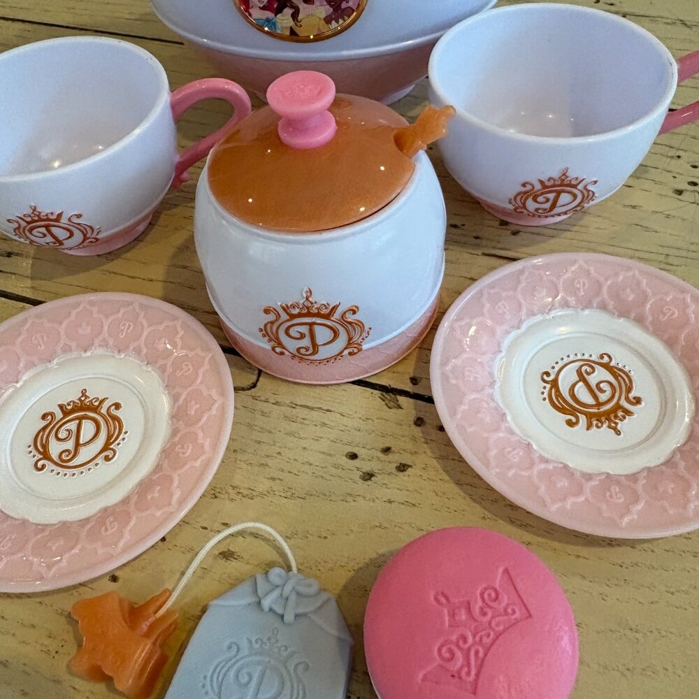 Disney Princess Style Collection Sweet Stylin' Tea Set - Picture 3 of 12